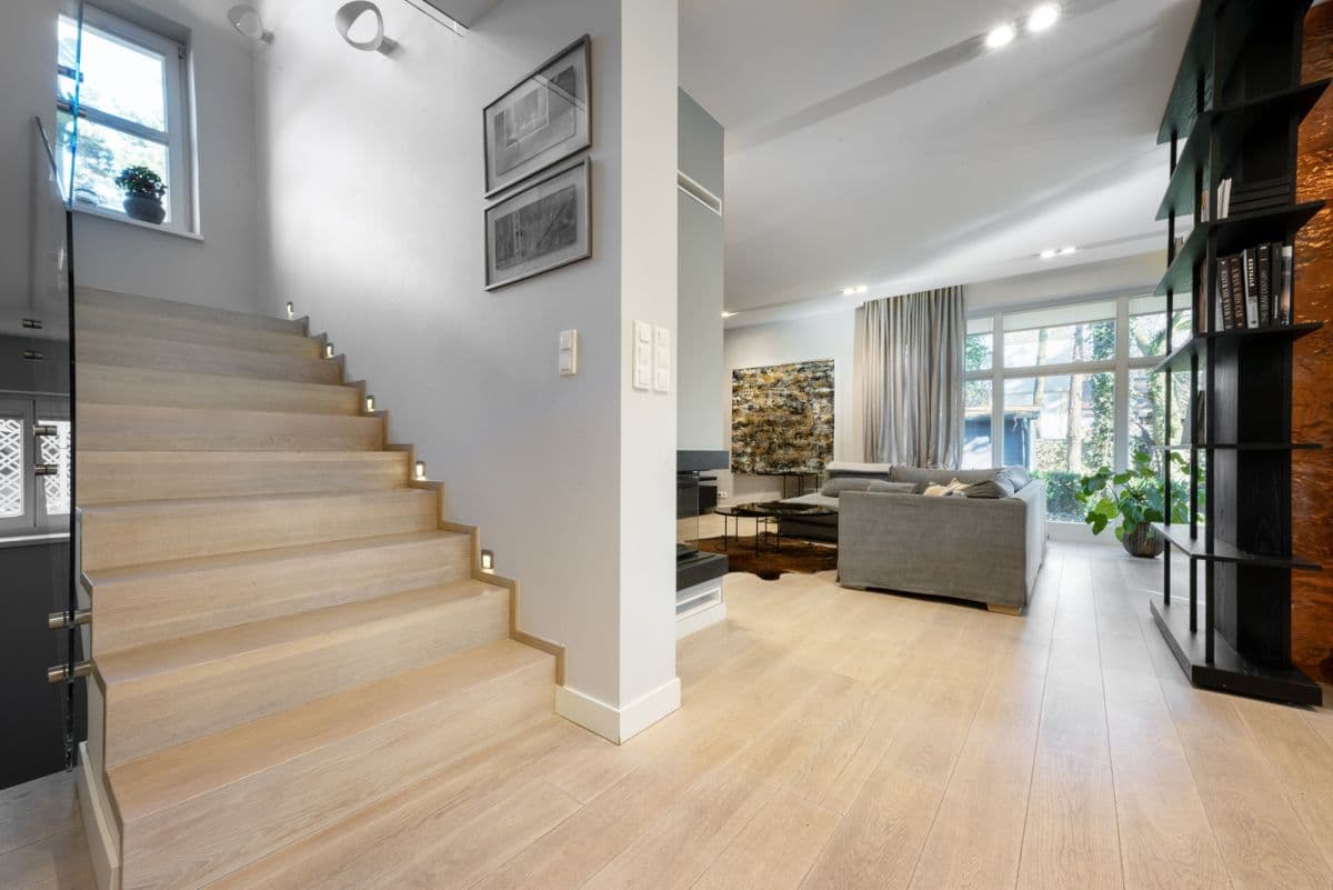 Elegant Tuscan-style home with guest cottage – 15