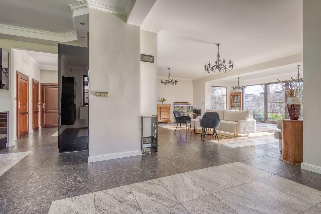 Spacious detached home with large garden in Białołęka – 3