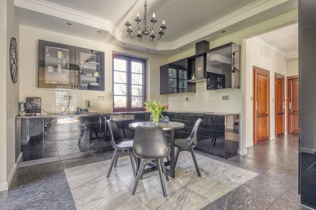 Spacious detached home with large garden in Białołęka – 5