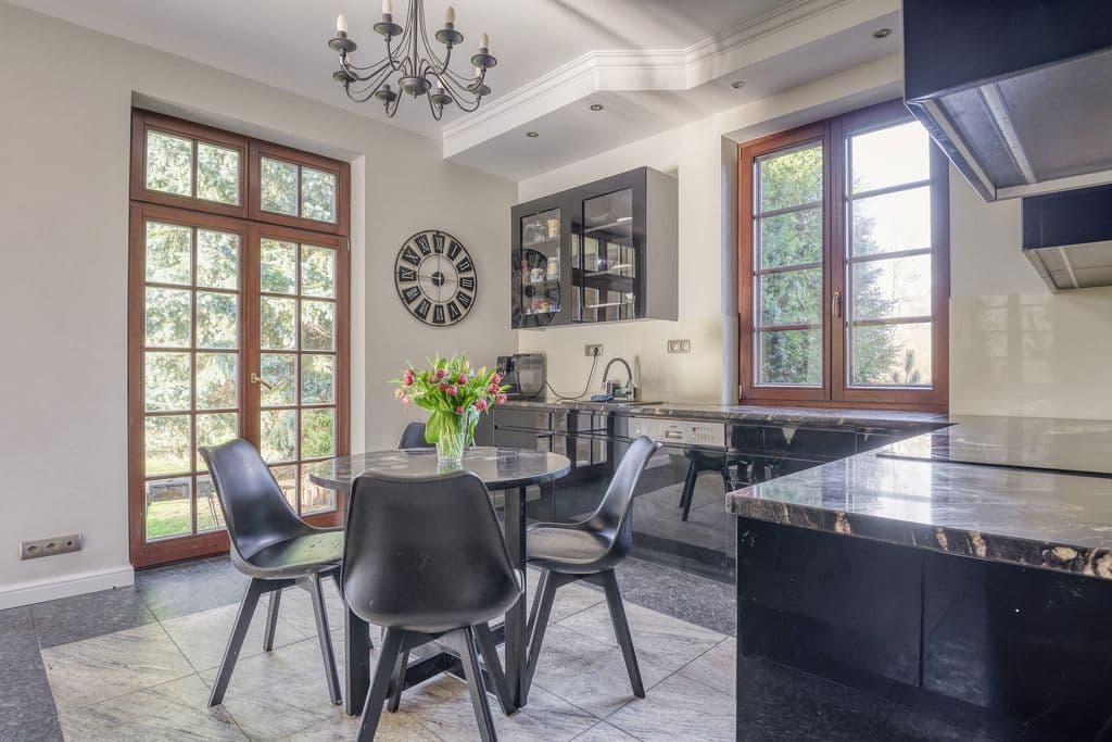 Spacious detached home with large garden in Białołęka – 6