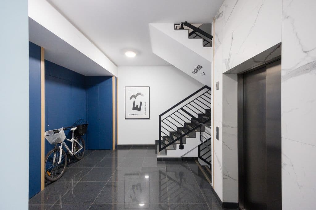 Modern 4-room apartment in Wilanów with balconies – 19