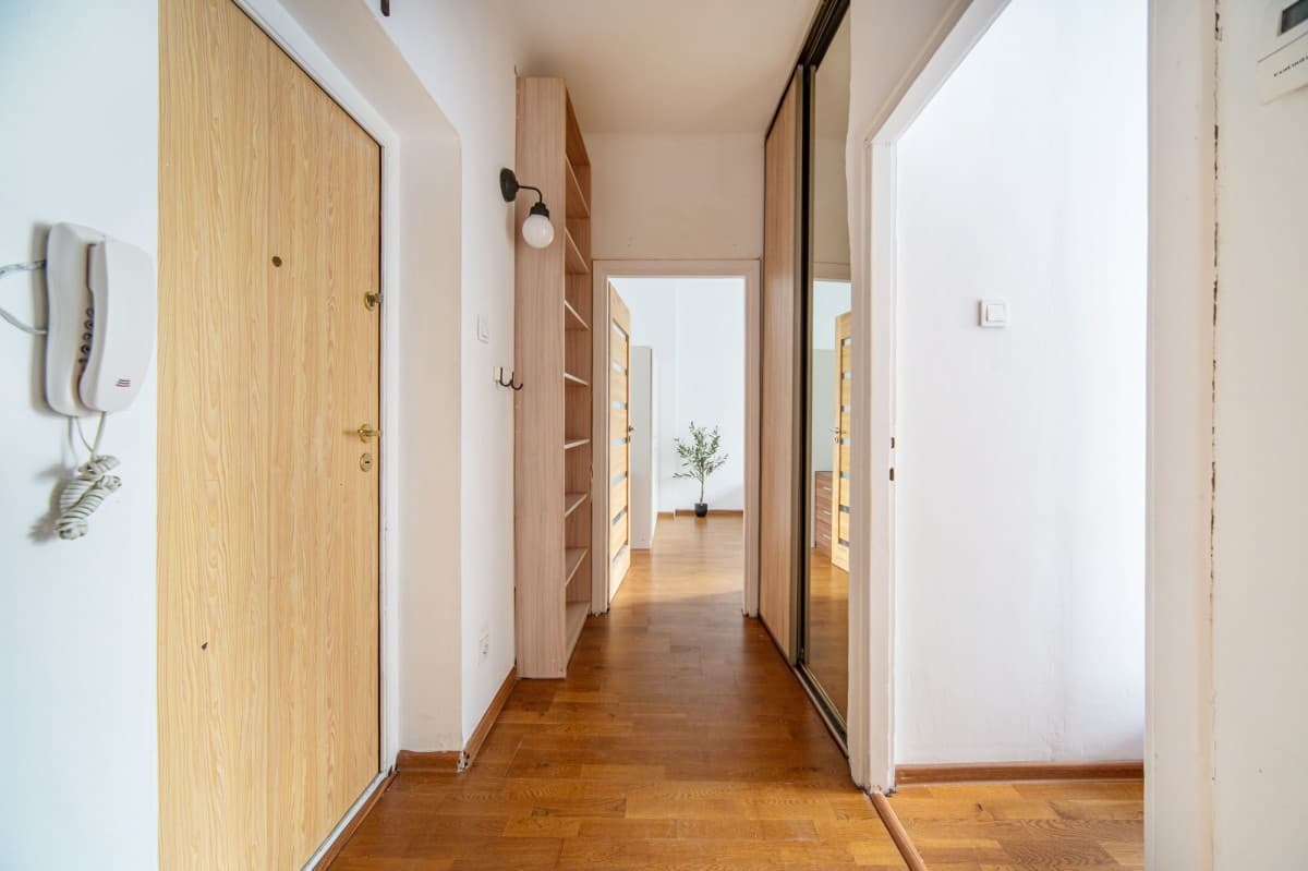 Cozy 2-room apartment 15 min from the center – 10