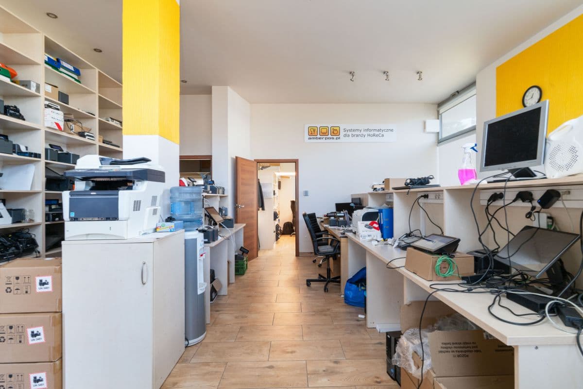 Two commercial spaces with high rental income potential – 9