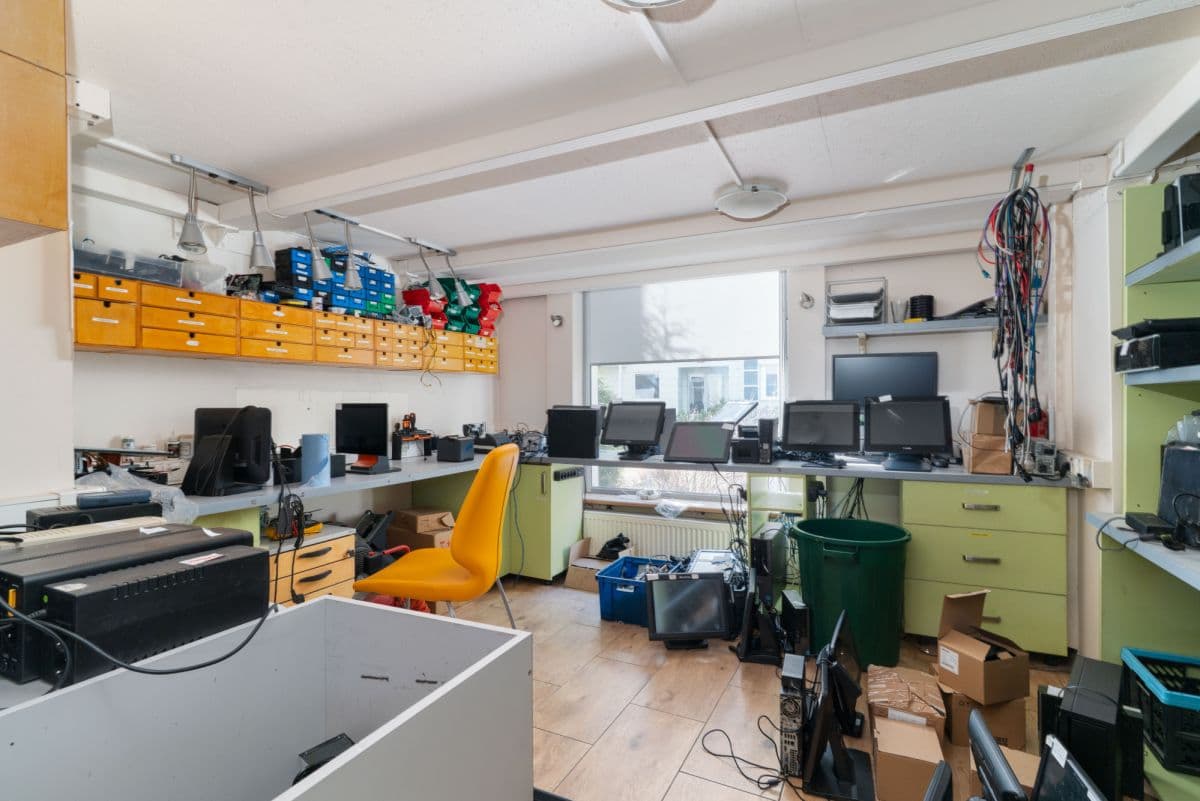 Two commercial spaces with high rental income potential – 11