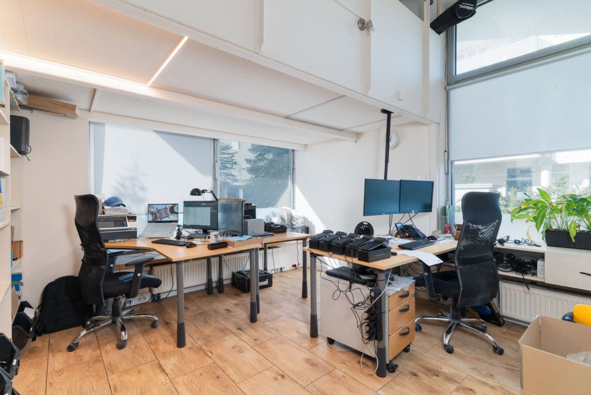 Two commercial spaces with high rental income potential – 12