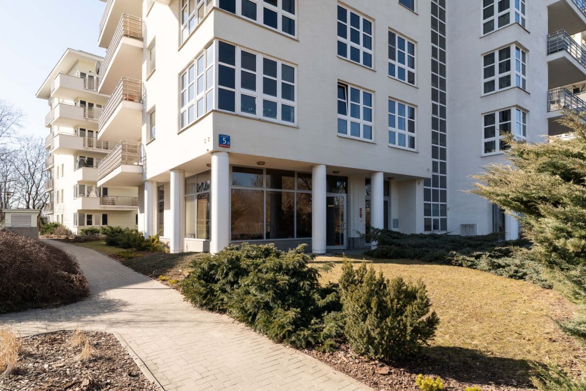 Two commercial spaces with high rental income potential – 13