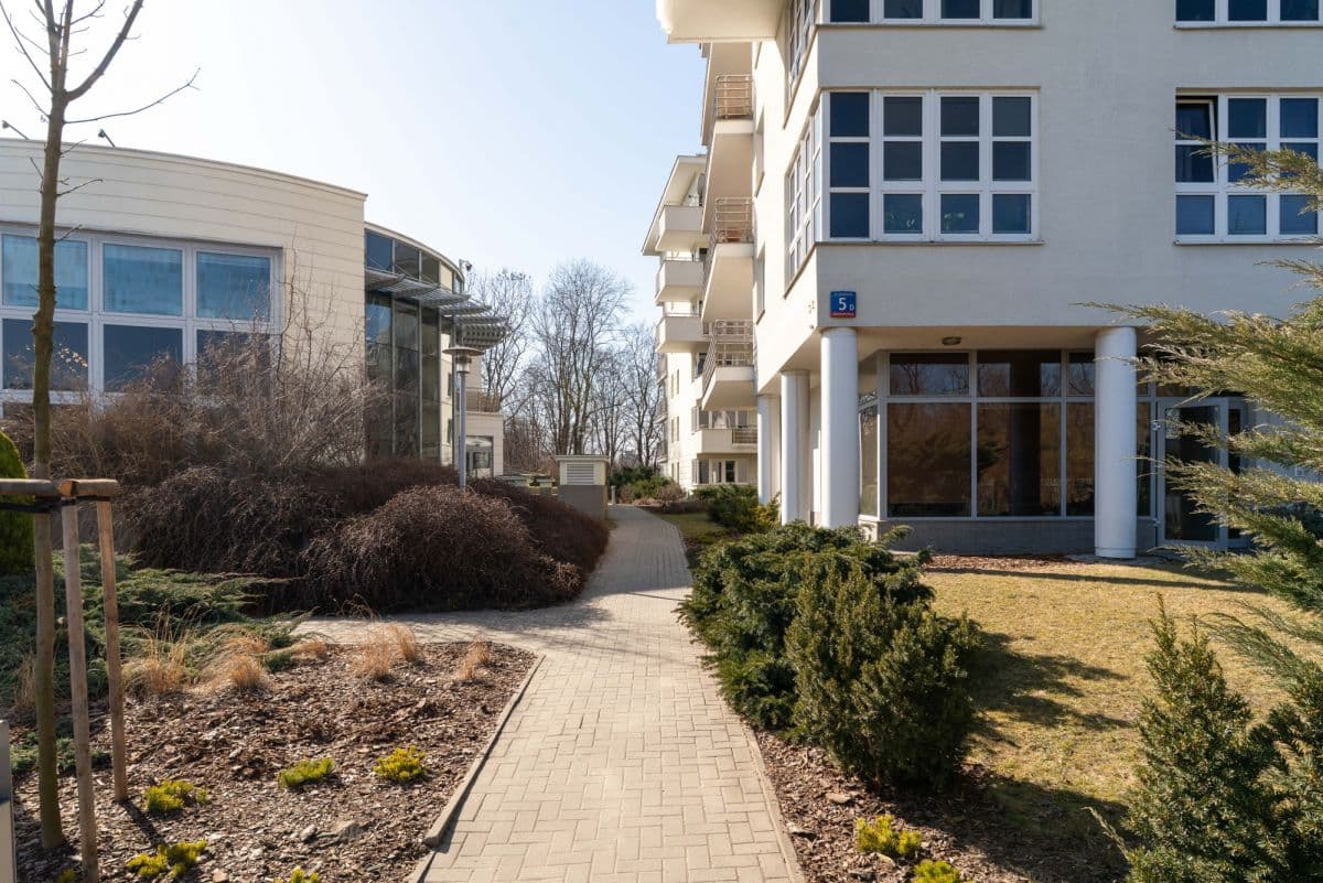 Two commercial spaces with high rental income potential – 14