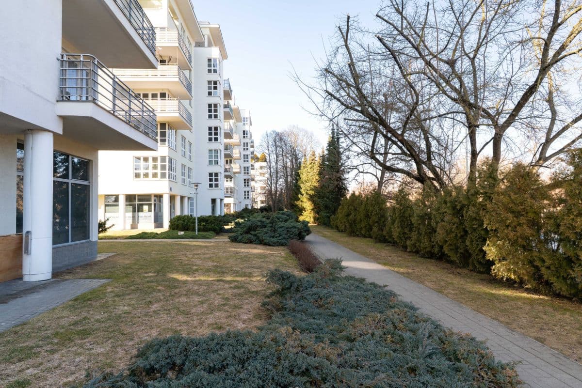 Two commercial spaces with high rental income potential – 15