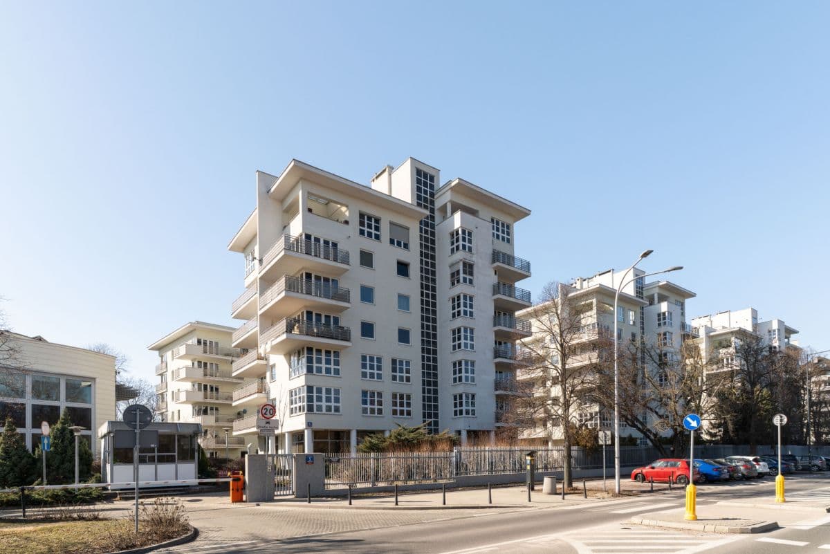 Two commercial spaces with high rental income potential – 16