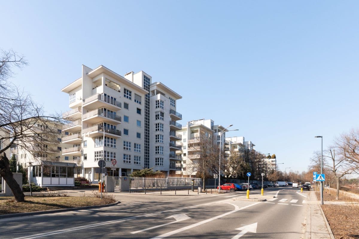 Two commercial spaces with high rental income potential – 17