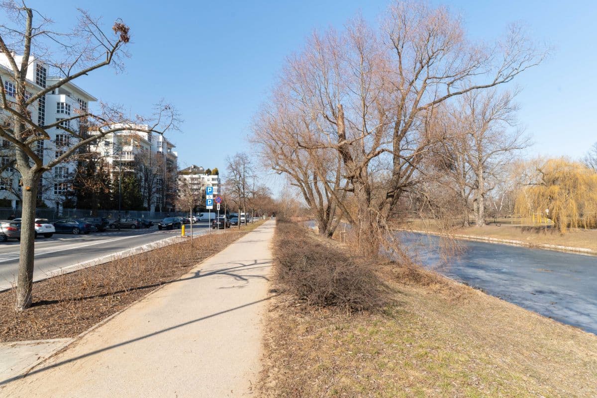 Two commercial spaces with high rental income potential – 20