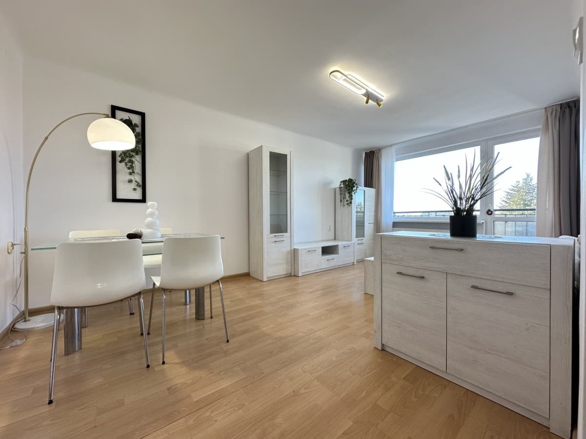 Renovated apartment with panoramic views in Ursus – 1