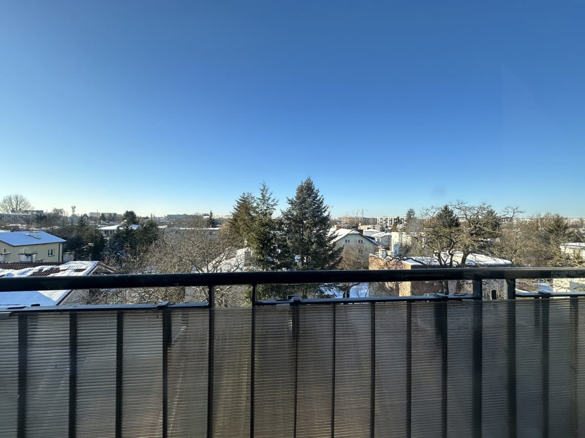 Renovated apartment with panoramic views in Ursus – 3