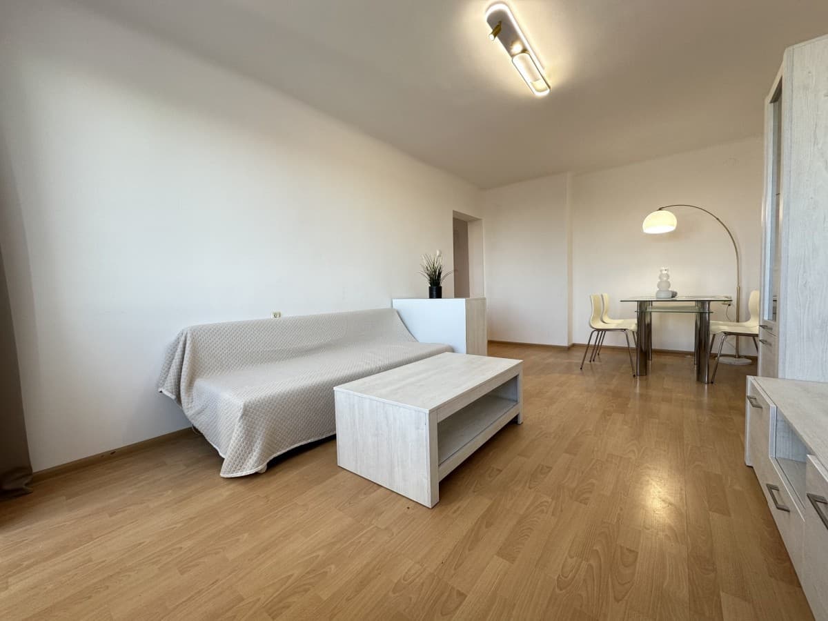 Renovated apartment with panoramic views in Ursus – 4