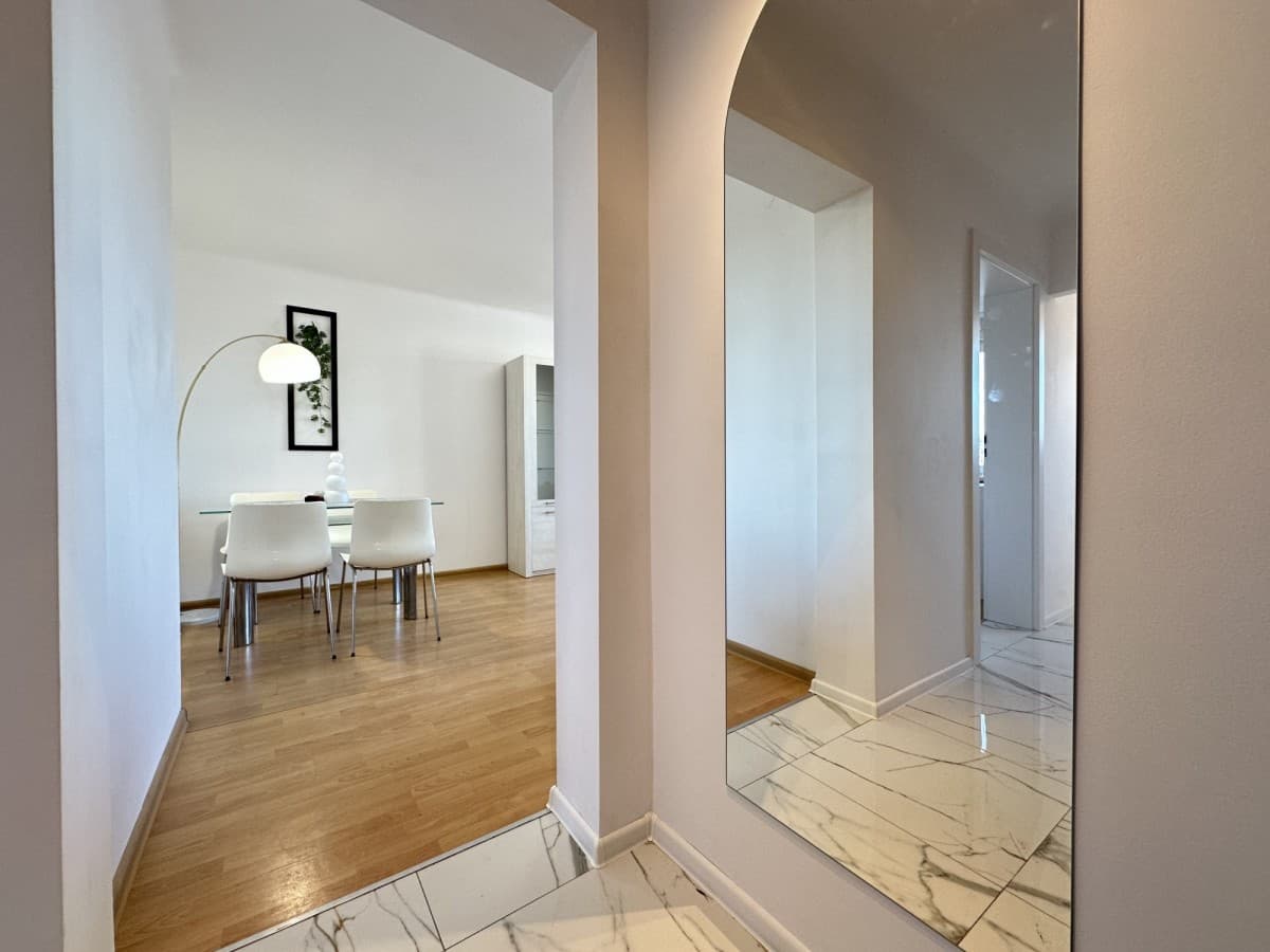 Renovated apartment with panoramic views in Ursus – 8