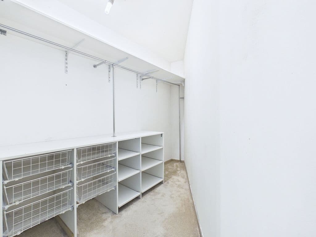 Spacious 4-room apartment with Smart Home features – 8