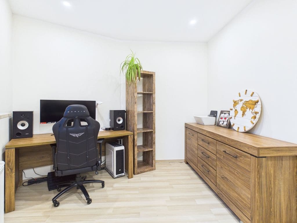 Spacious 4-room apartment with Smart Home features – 9