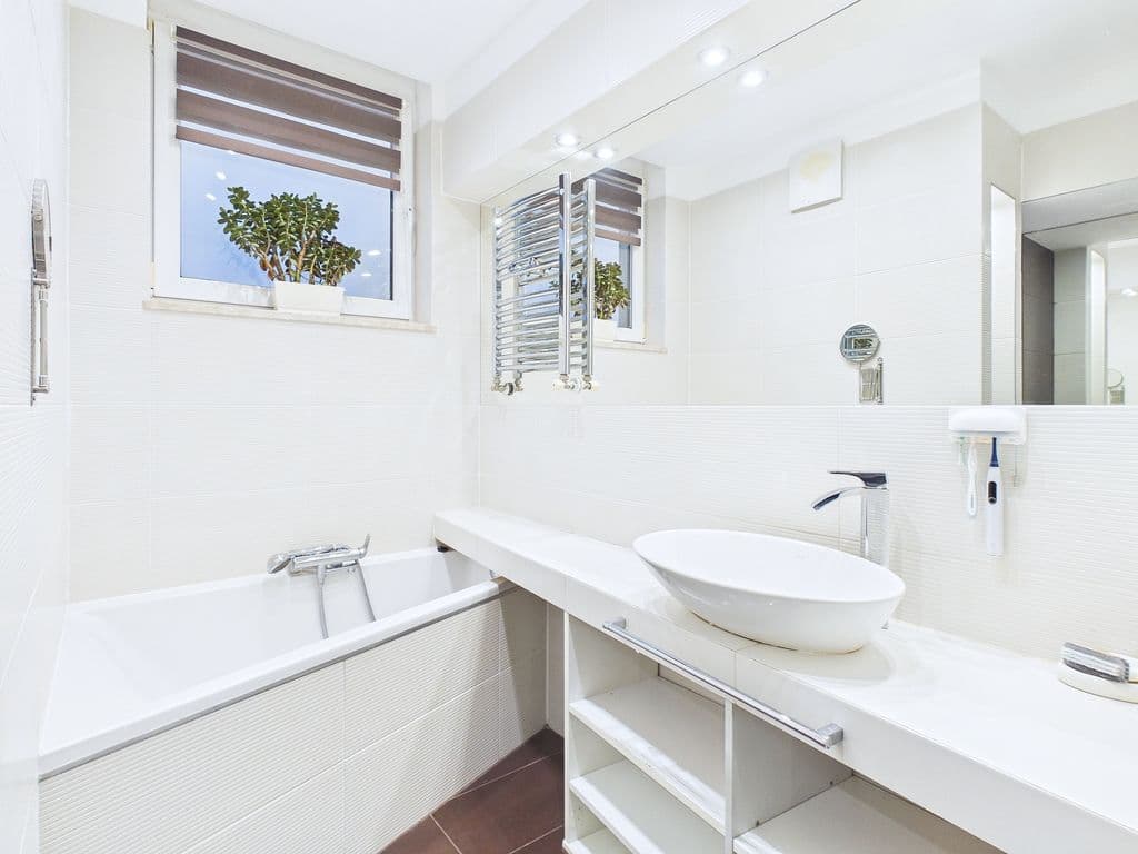 Spacious 4-room apartment with Smart Home features – 15