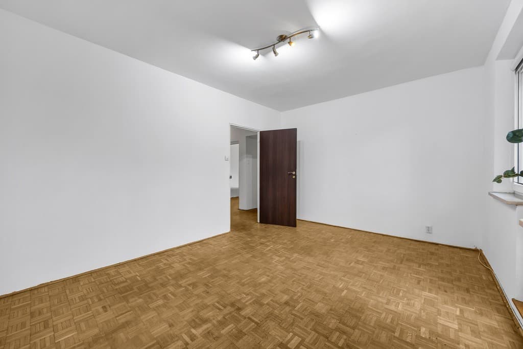 Four-room apartment with park view balcony – 4