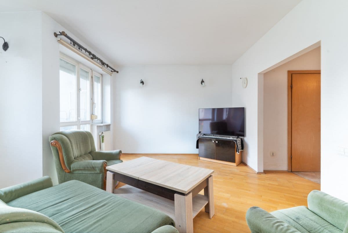 Spacious 4-room apartment with terrace in Ochota – 3