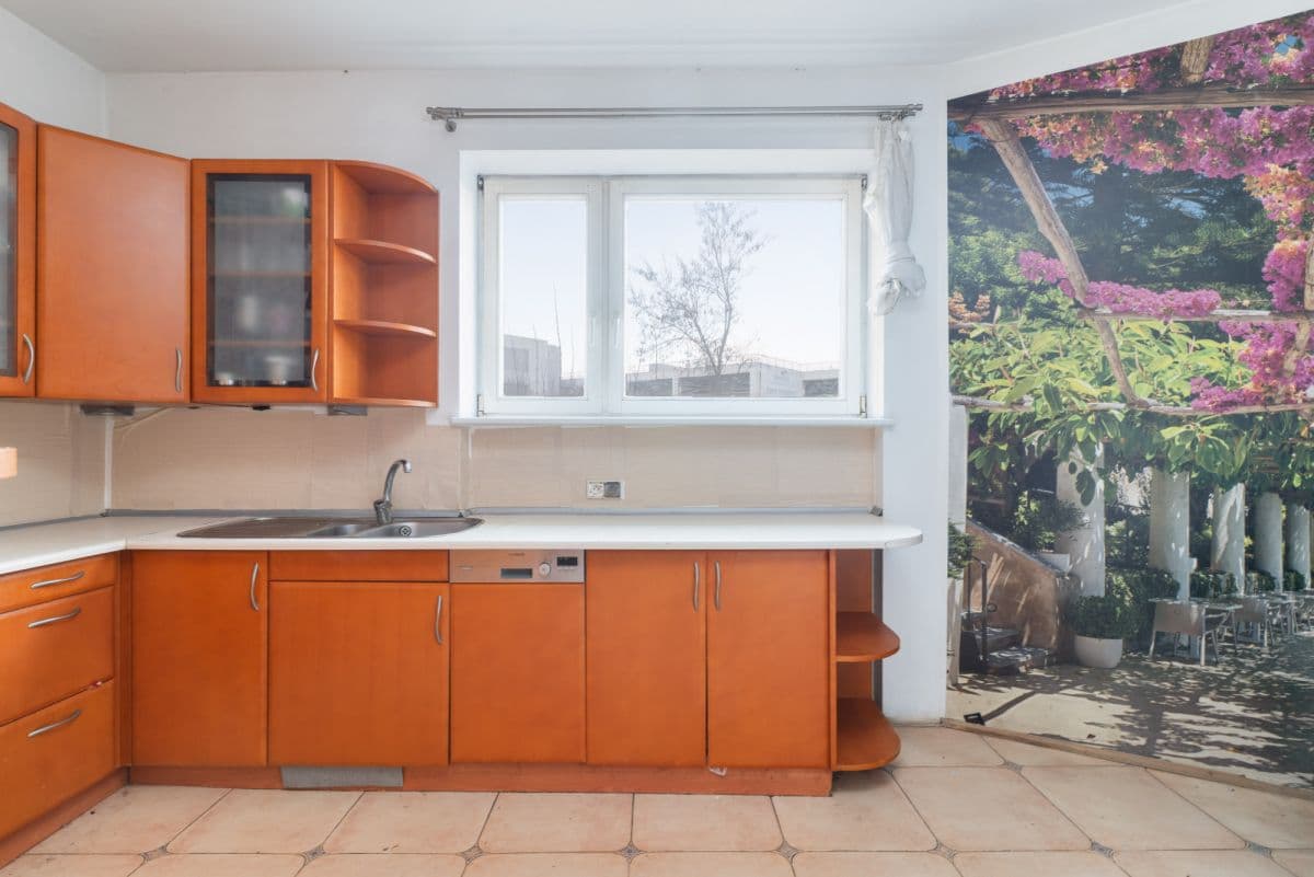 Spacious 4-room apartment with terrace in Ochota – 6