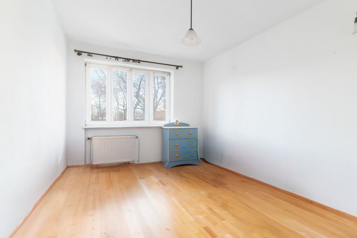 Spacious 4-room apartment with terrace in Ochota – 8