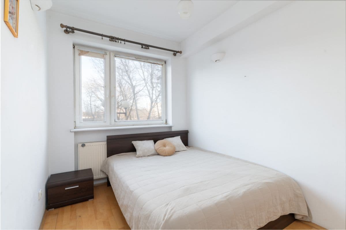 Spacious 4-room apartment with terrace in Ochota – 9