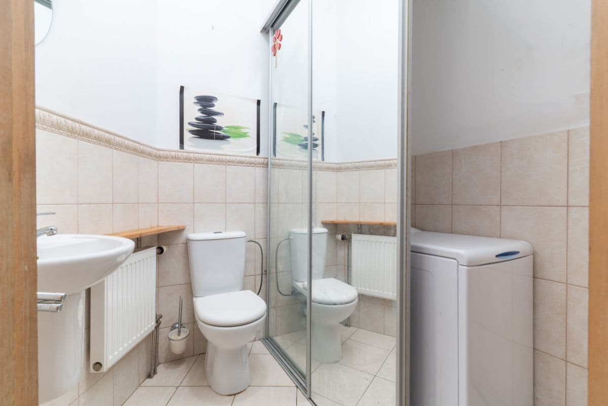 Spacious 4-room apartment with terrace in Ochota – 12