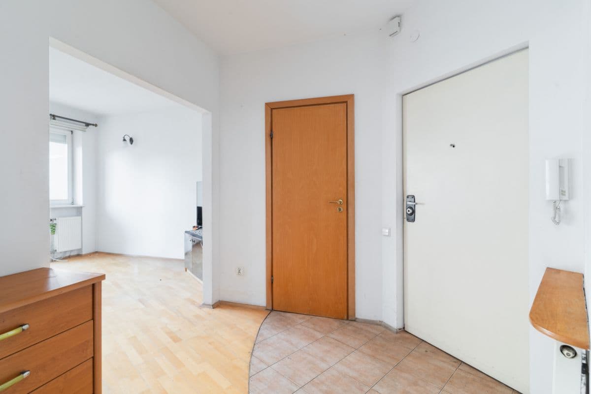 Spacious 4-room apartment with terrace in Ochota – 13