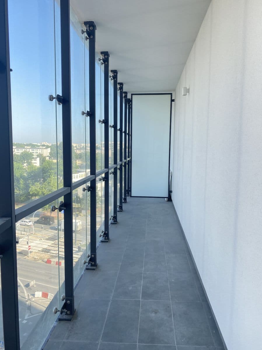 Fully equipped office space in vibrant Wola district – 4