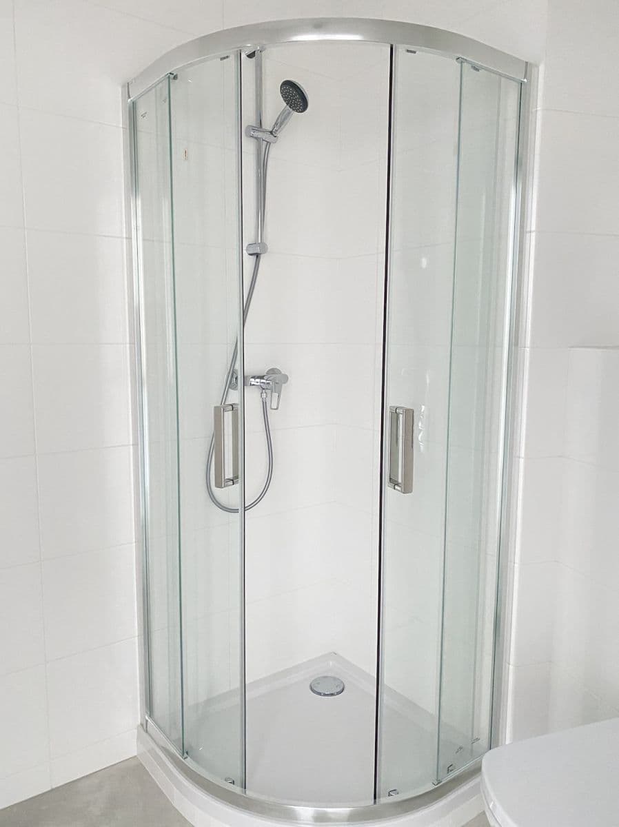 Fully equipped office space in vibrant Wola district – 7