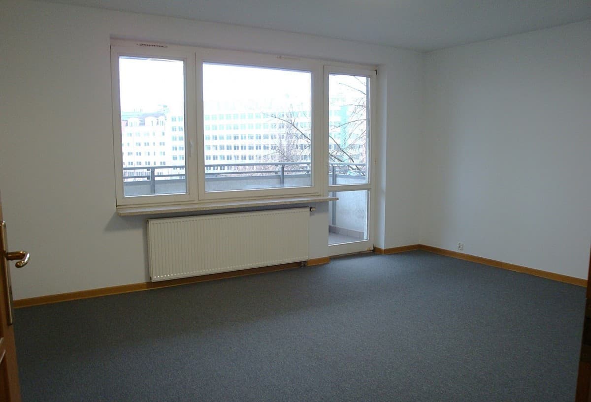 Office space in renovated building near public transport – 1