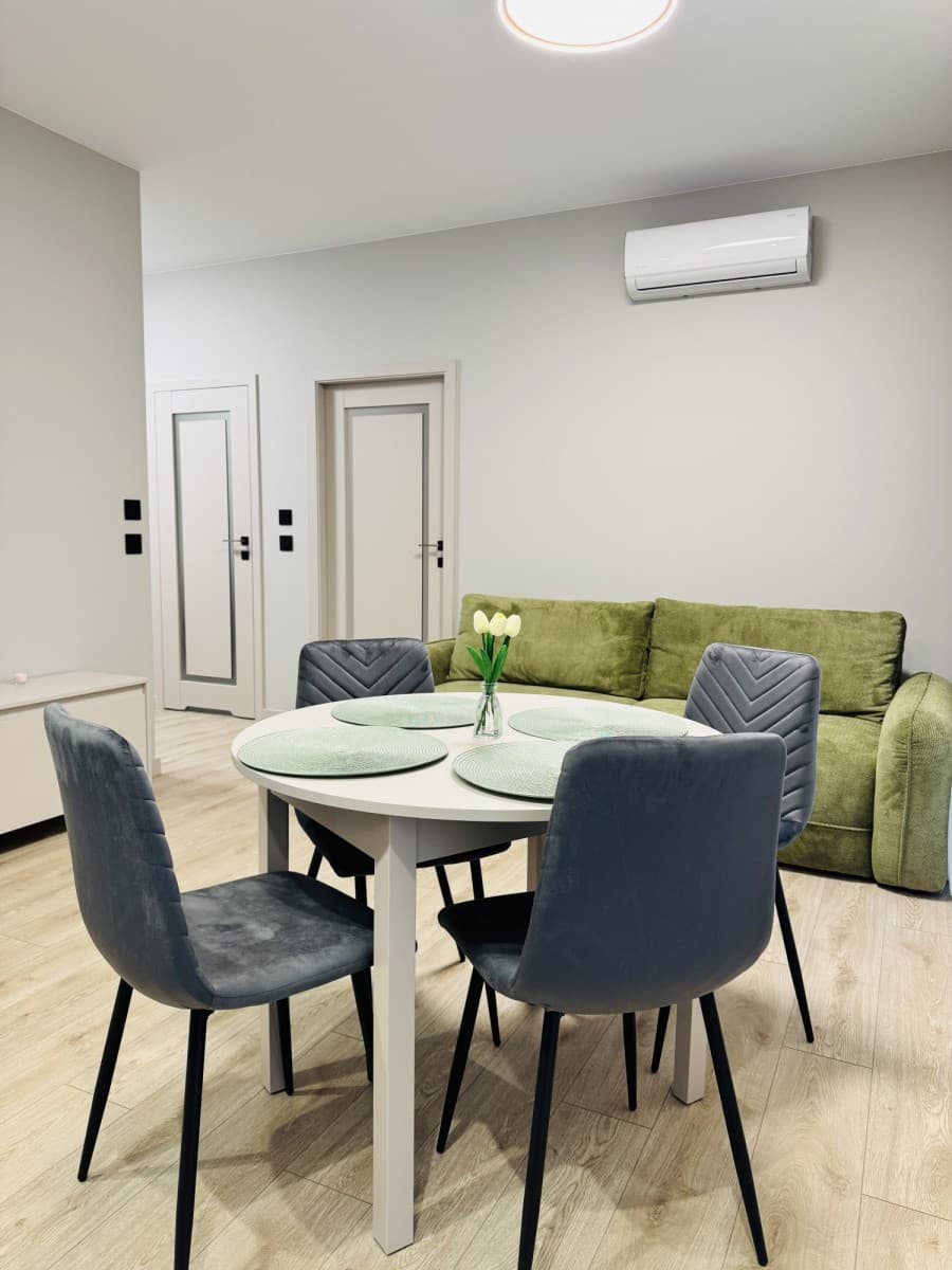 Quiet modern two-bedroom apartment in Mokotów – 1