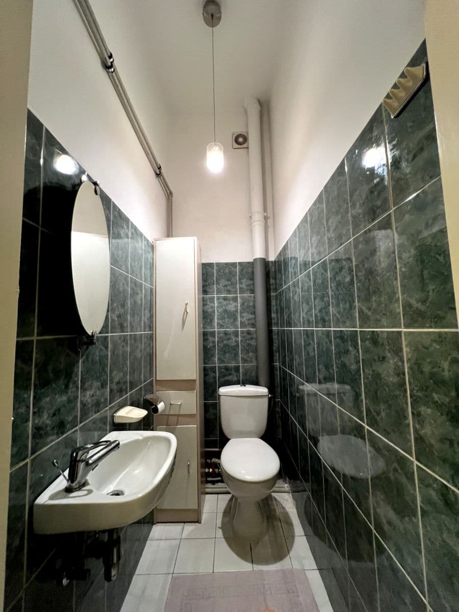 Historic apartment with modern amenities near metro – 9