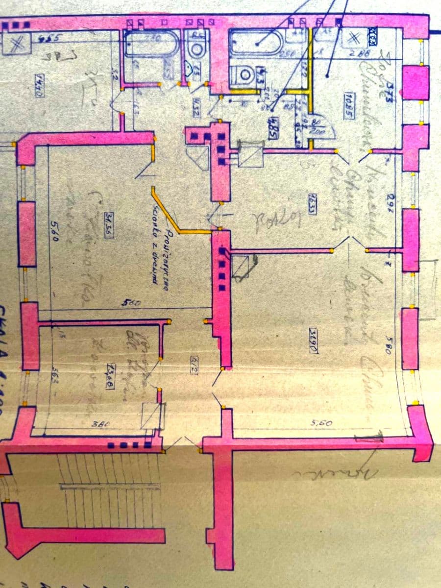 Historic apartment with modern amenities near metro – 10