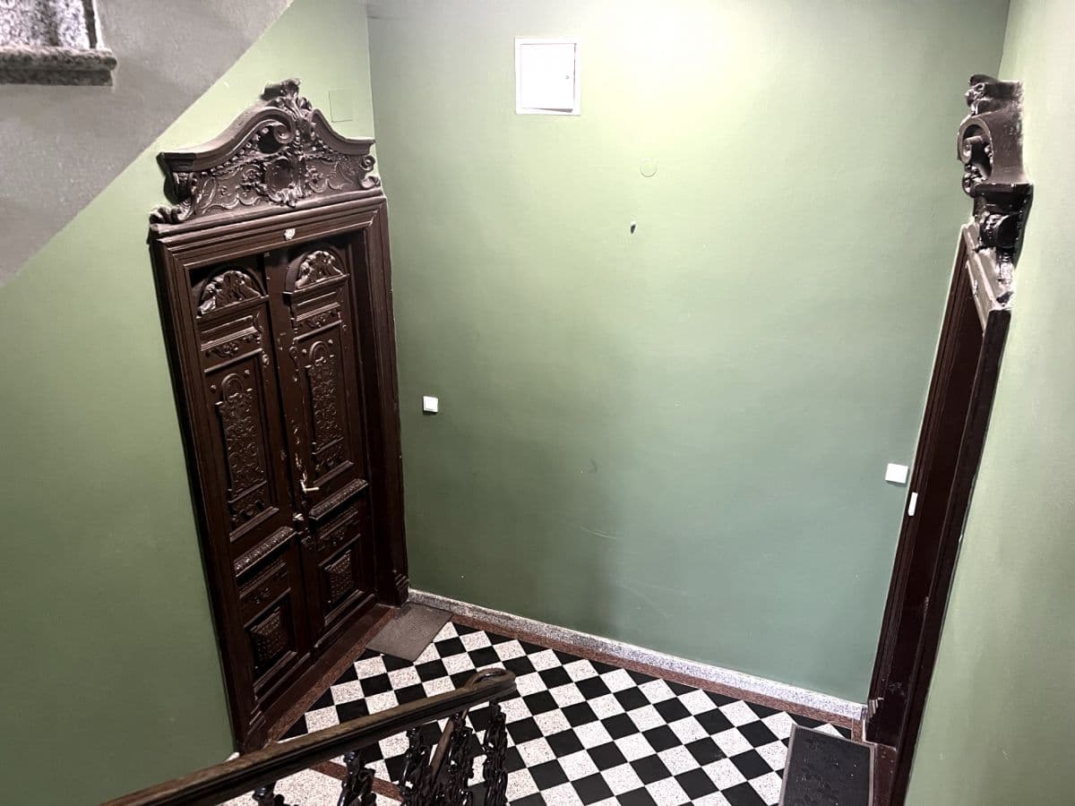 Historic apartment with modern amenities near metro – 11