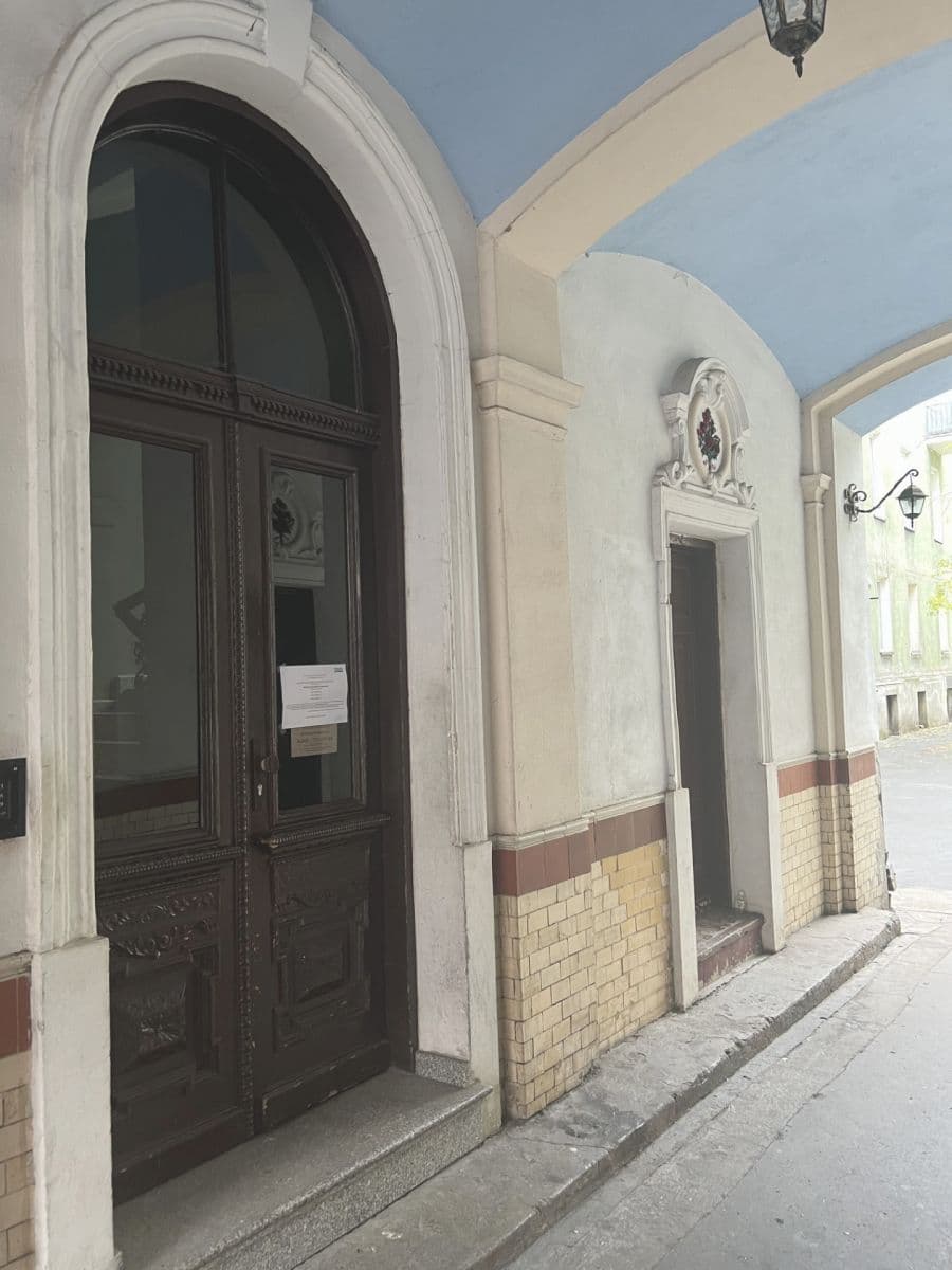 Historic apartment with modern amenities near metro – 12