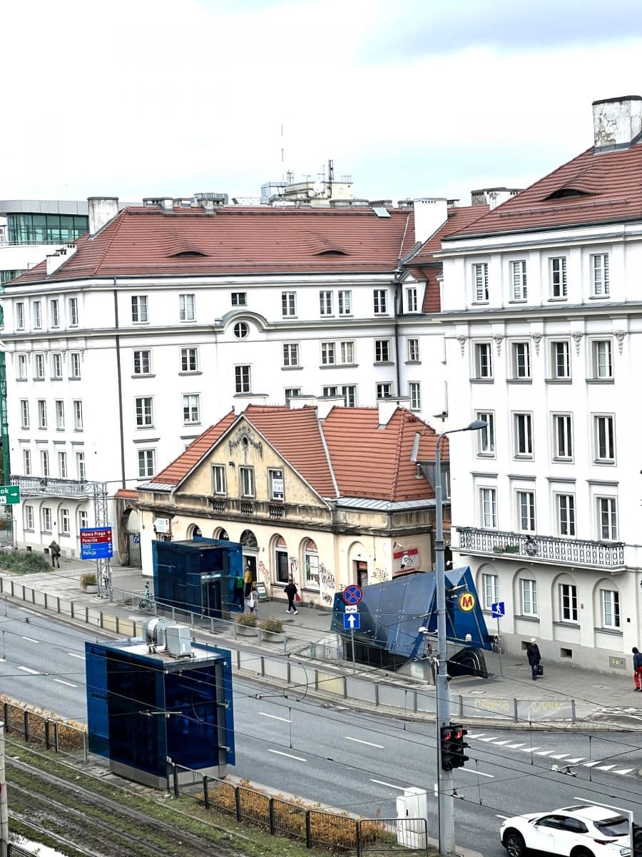 Historic apartment with modern amenities near metro – 15