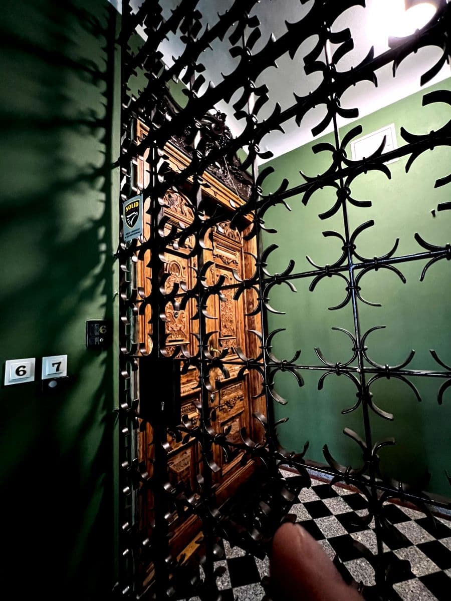 Historic apartment with modern amenities near metro – 16