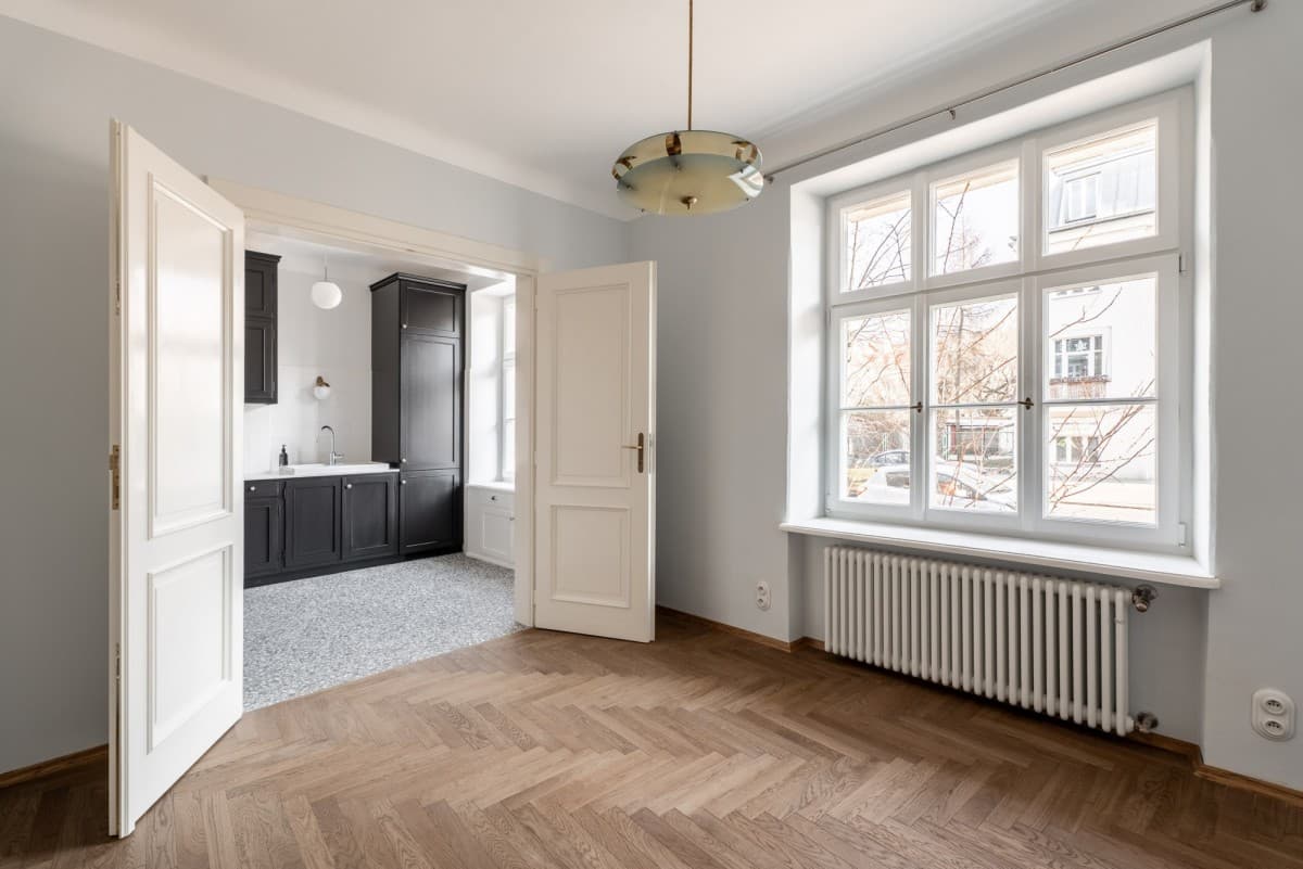 Restored historic apartment with terrace in Mokotów – 2