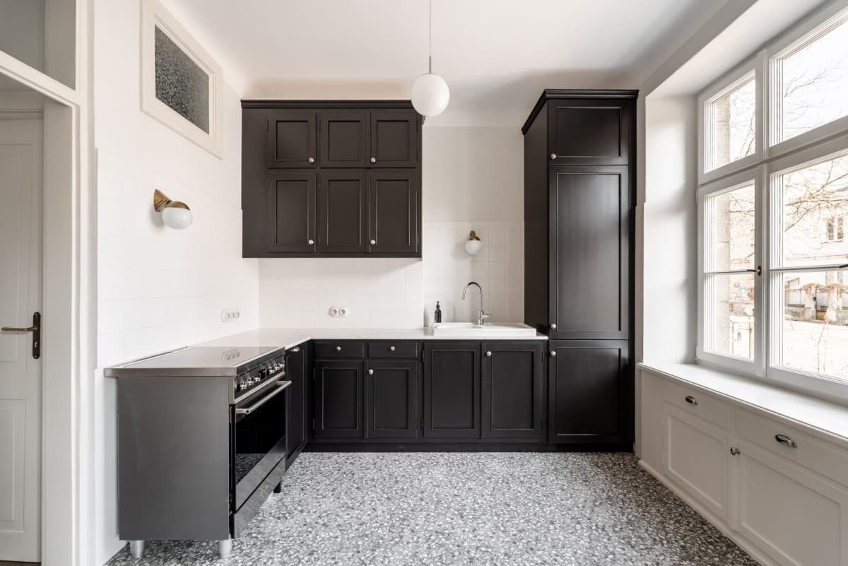 Restored historic apartment with terrace in Mokotów – 4