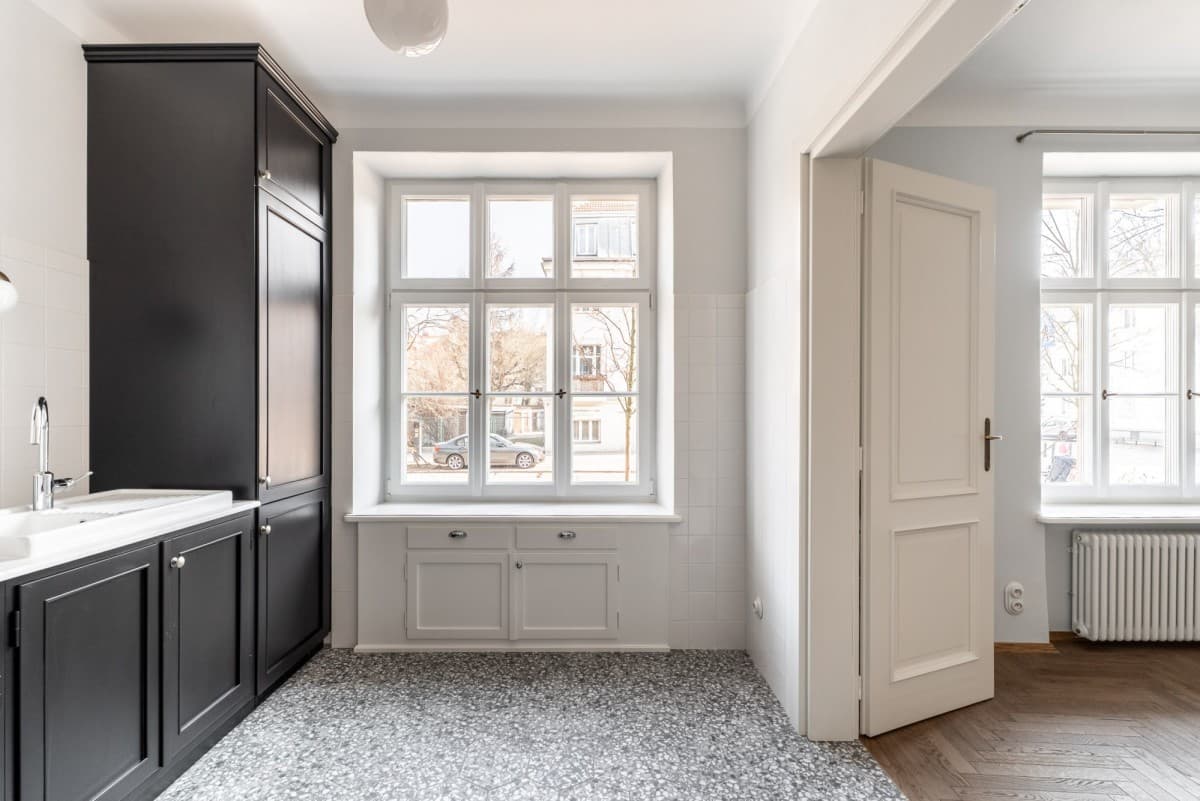 Restored historic apartment with terrace in Mokotów – 5