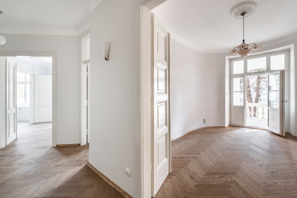 Restored historic apartment with terrace in Mokotów – 8