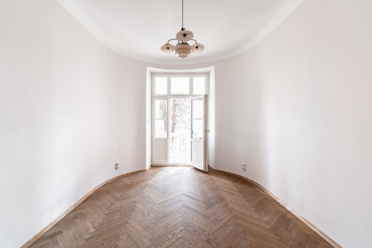 Restored historic apartment with terrace in Mokotów – 9