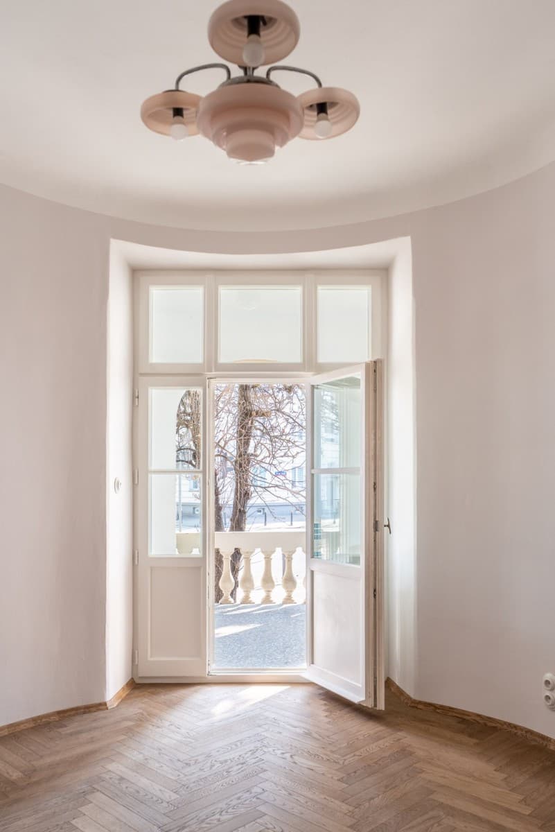 Restored historic apartment with terrace in Mokotów – 10