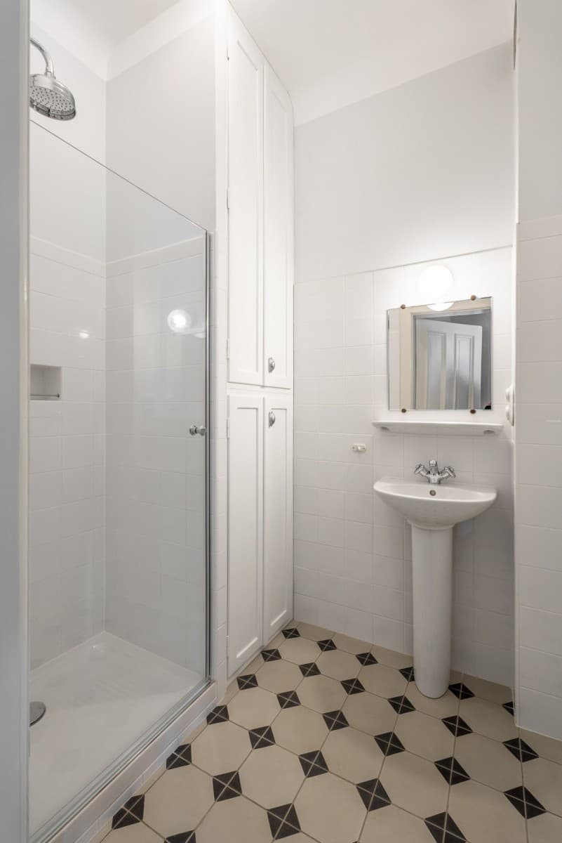 Restored historic apartment with terrace in Mokotów – 12