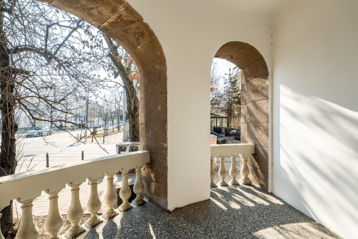 Restored historic apartment with terrace in Mokotów – 13