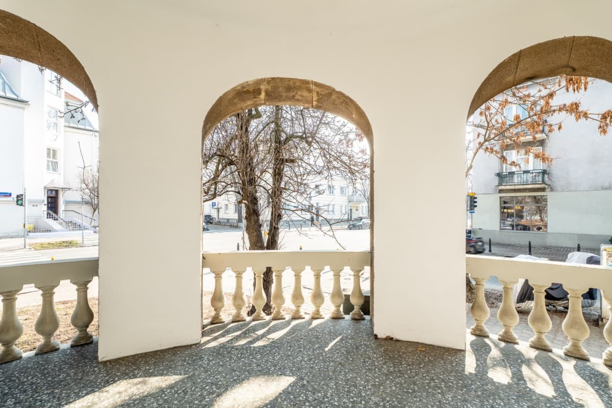 Restored historic apartment with terrace in Mokotów – 14