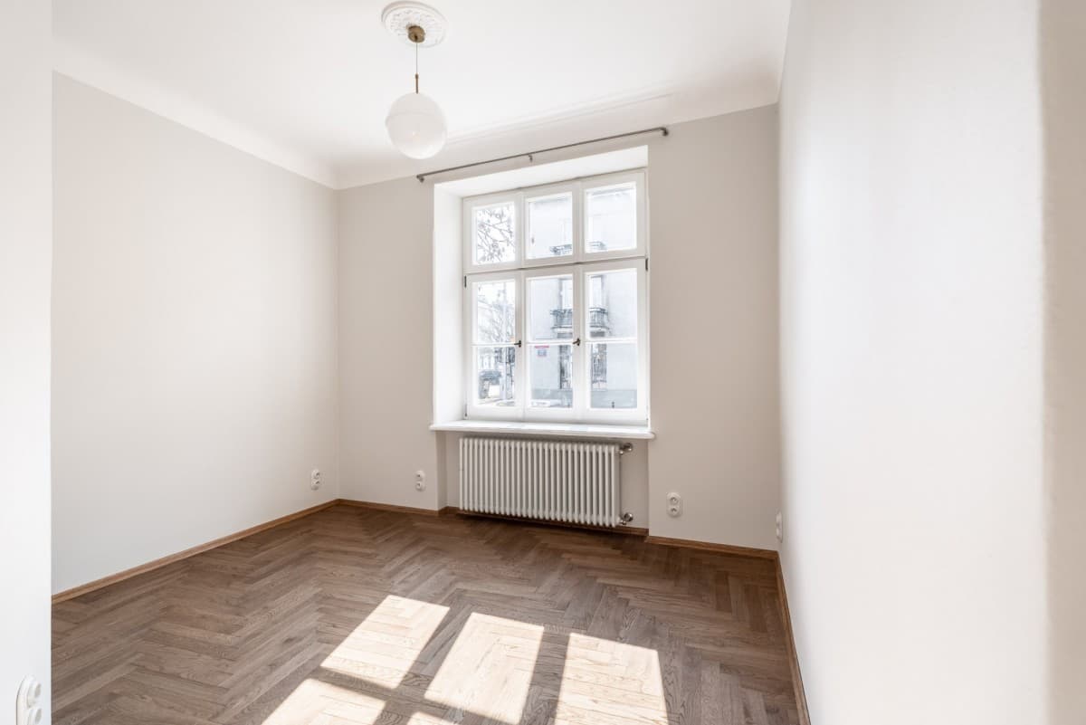 Restored historic apartment with terrace in Mokotów – 16