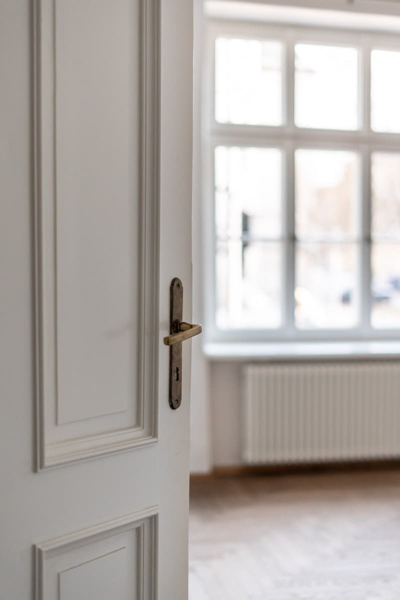 Restored historic apartment with terrace in Mokotów – 17